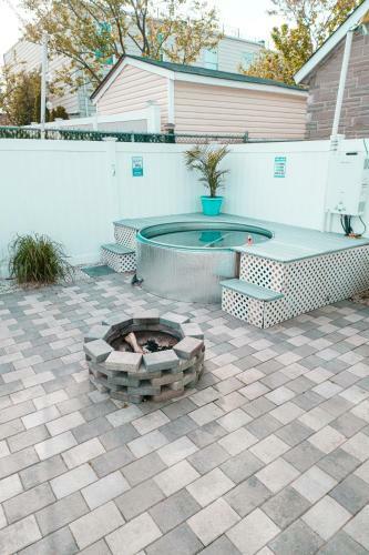Beach Bum's Paradise With Tiki Bar And Plunge Pool!