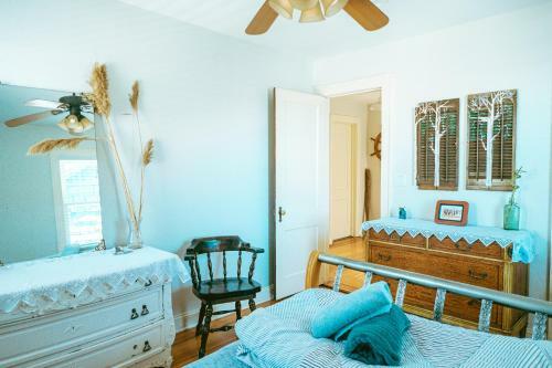 Vintage Beach House, Perfectly Located