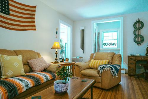 Vintage Beach House, Perfectly Located