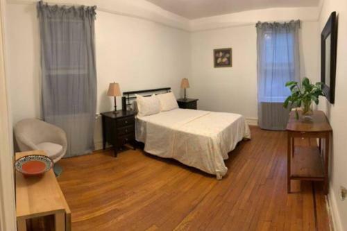Cozy 2 Bedroom Apartment In Queens