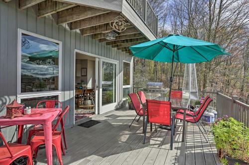 Unique Catskills Hideaway - Walk To Lake Jeff