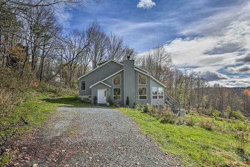Unique Catskills Hideaway - Walk To Lake Jeff