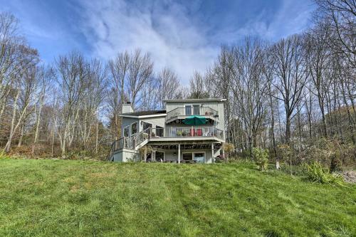 Unique Catskills Hideaway - Walk To Lake Jeff