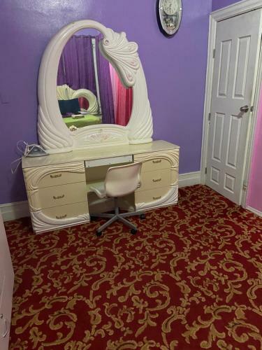 Hostal A Lavish Room In Queens
