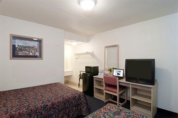 Motel Americas Best Value Inn And Suites Groves