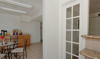 Motel Americas Best Value Inn And Suites Groves