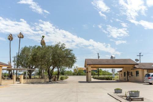 Hotel Freer Executive Inn & Suites