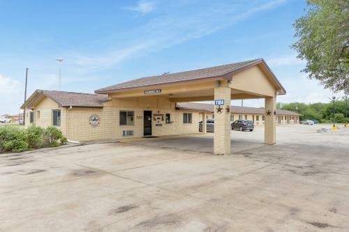 Hotel Freer Executive Inn & Suites