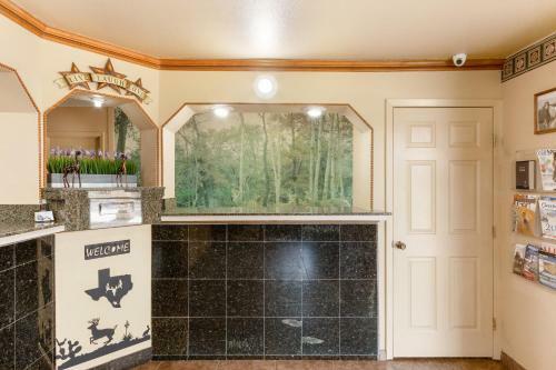 Hotel Freer Executive Inn & Suites