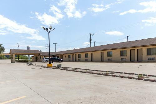Hotel Freer Executive Inn & Suites