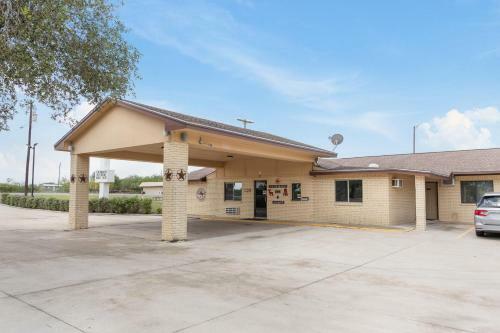 Hotel Freer Executive Inn & Suites