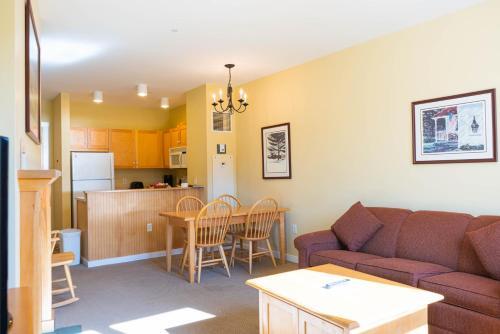 Hotel Long Trail House - Stratton Mountain