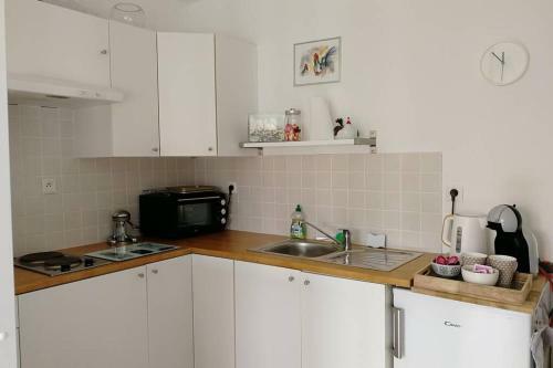 Joli Studio Ind�pendant 700m Des Plages