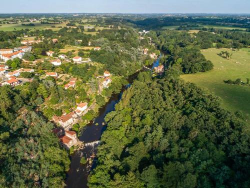 Suite De La Vall�e Des Ch�nes