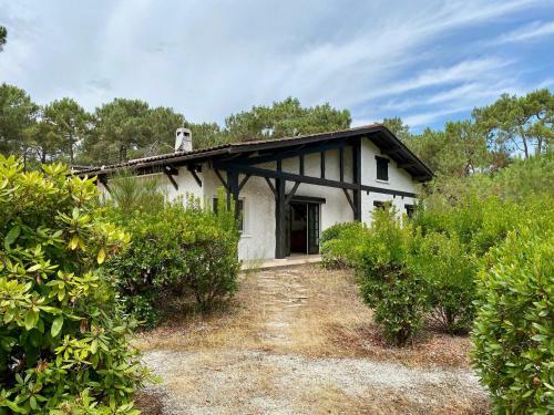 Cottage With A Big Idyllic Garden At The Lake