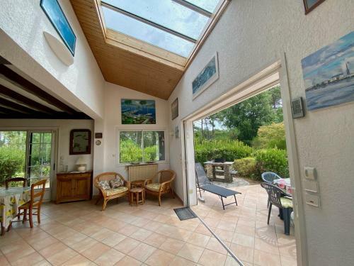 Cottage With A Big Idyllic Garden At The Lake