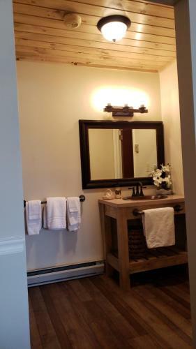 The Snowshoe Lodge