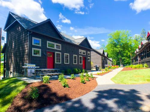 Lakeside Lodging