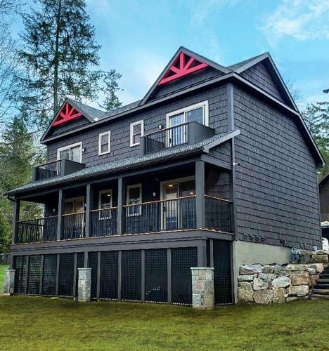 Lakeside Lodging
