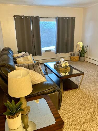 Cozy Riverview Apartment