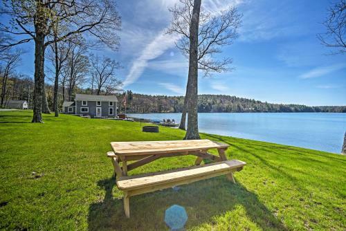 Lakeside Retreat Fire Pit, Bbq, Paddleboat!