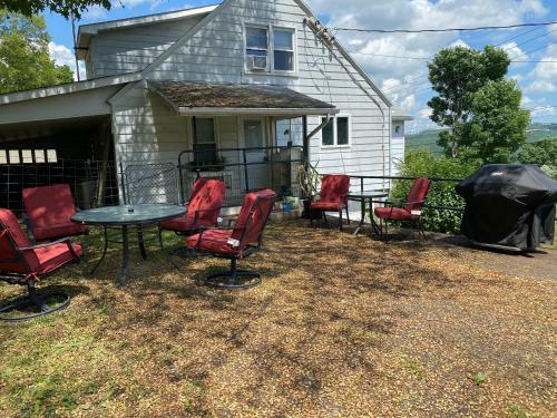 Newfield Hillside Home, Minutes From Ithaca