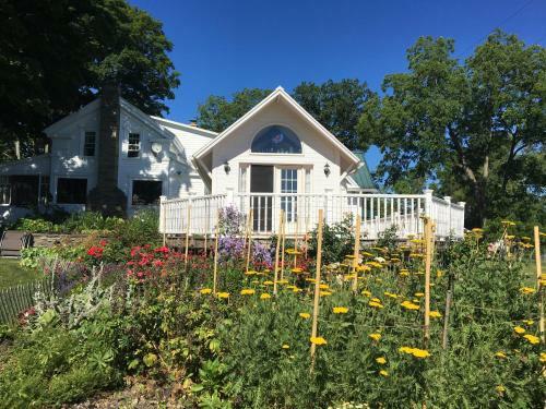 Enfield Manor Bed&breakfast And Vacation Rental