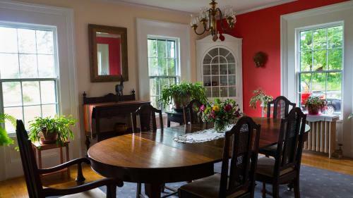 Enfield Manor Bed&breakfast And Vacation Rental