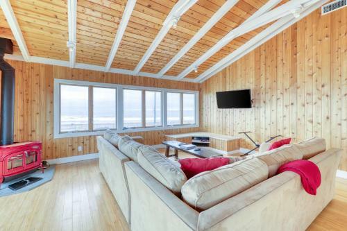 37 Ocean Bay Blvd