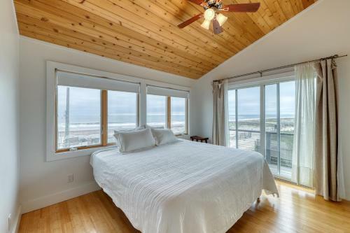 37 Ocean Bay Blvd