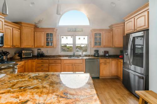 Large Group Friendly Beach House Steps From Village And Ocean