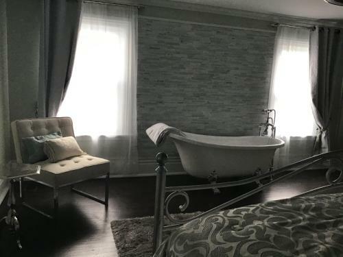 Tillinghast Manor Bed & Brunch