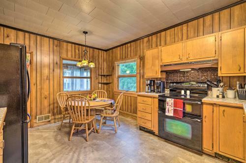Penn Yan Escape With Yard, 1 Mi To Keuka Lake!