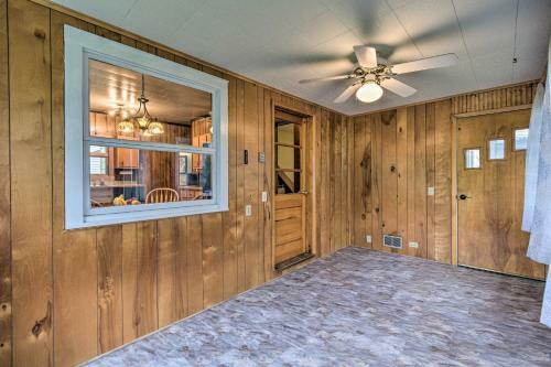 Penn Yan Escape With Yard, 1 Mi To Keuka Lake!