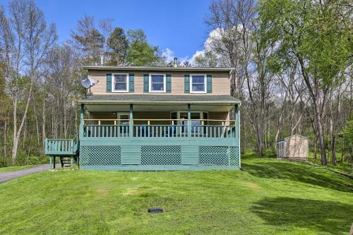 Penn Yan Getaway With Spacious Deck And Yard!