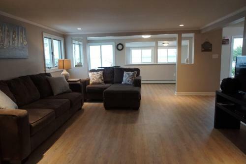 Newly Renovated House On Lake Champlain - 4 Br!