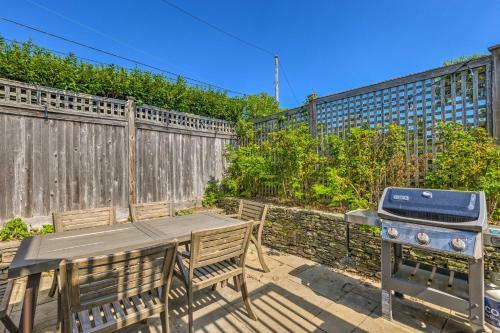 Apartamento Elegant Hamptons Hideaway With Path To Beach!