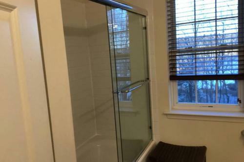 New! Quiet Cape Cod On Rural Lake Setting!