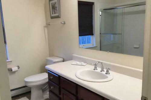 New! Quiet Cape Cod On Rural Lake Setting!