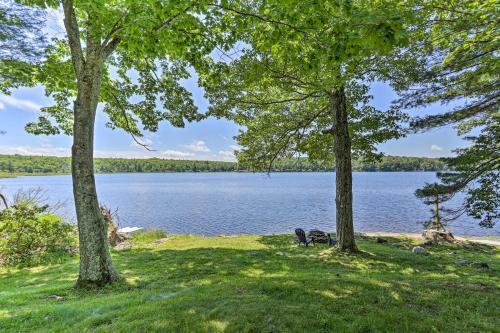 Rock Hill Home With Fire Pit On Wanaksink Lake!