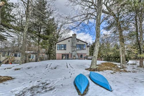 Rock Hill Home With Fire Pit On Wanaksink Lake!