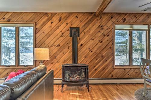 Rock Hill Home With Fire Pit On Wanaksink Lake!