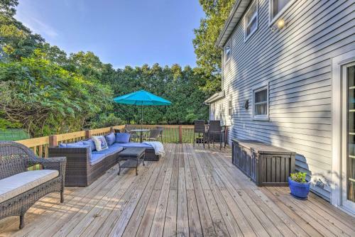 Riverhead Hideaway About 2 Mi To Peconic River!
