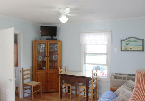 Waterfront Cottage 6