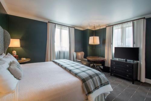 Sentinel, A Provenance Hotel