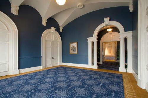 Sentinel, A Provenance Hotel