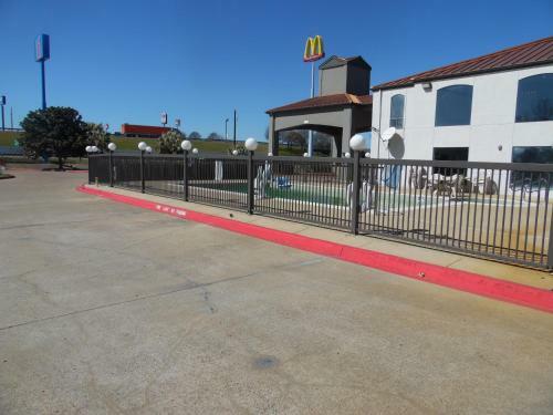 Hotel Baymont Inn And Suites Ennis