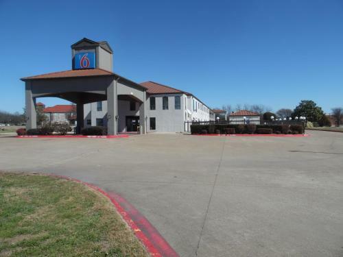 Hotel Baymont Inn And Suites Ennis