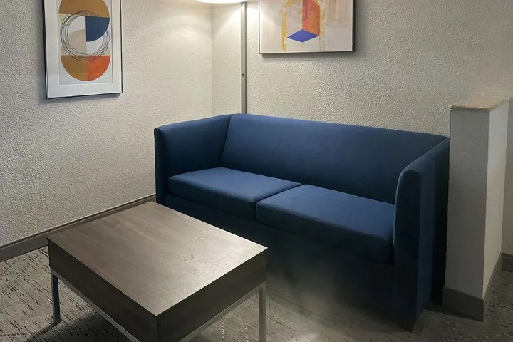 Holiday Inn Express Hotel & Suites Ennis