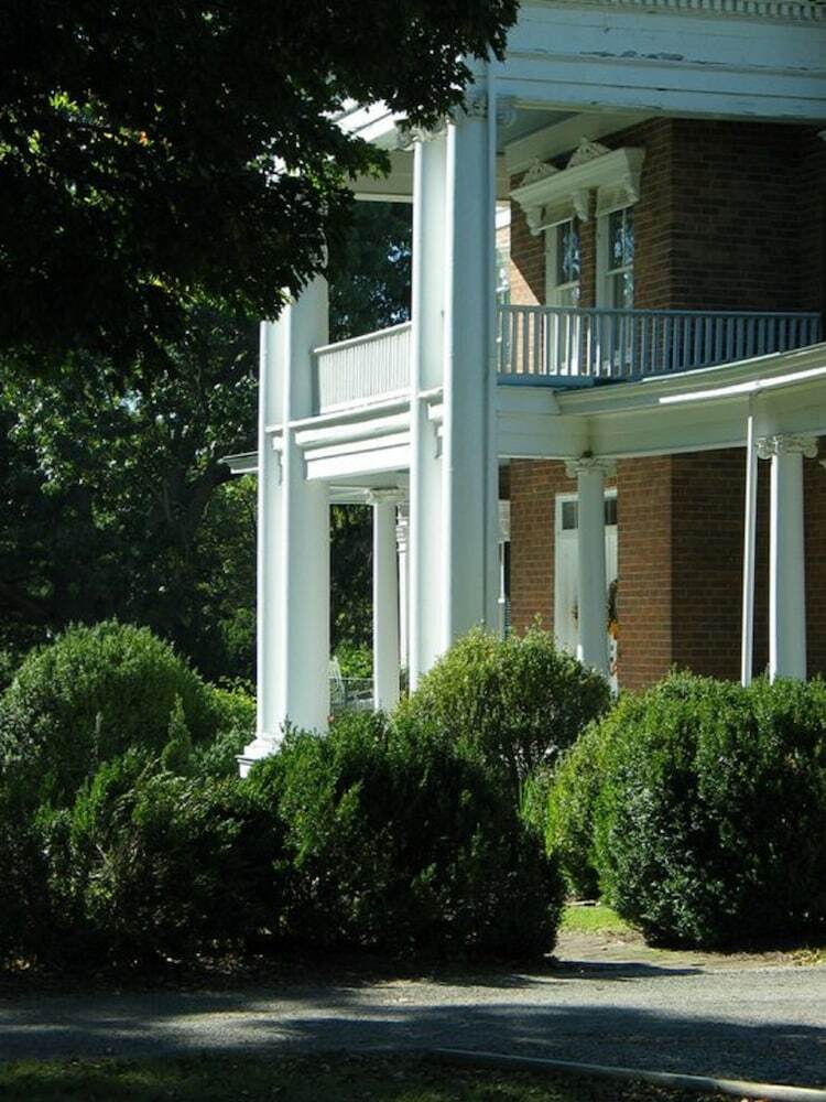 Rockwood Manor Bed & Breakfast